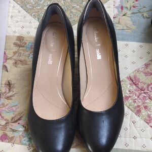 New Without Tags Clarks Women's Elegant Black Pumps